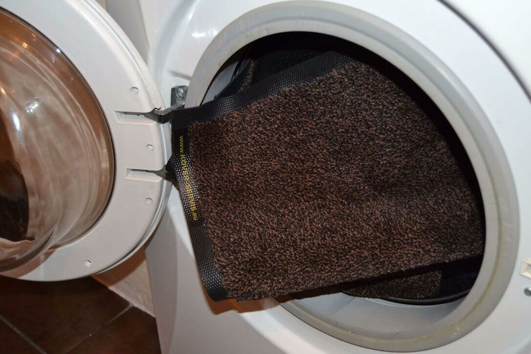 Стирка ковра в стиральной машине (источник фото: Яндекс.Картинки)