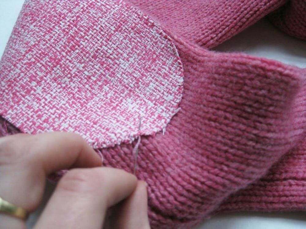 Заплатки на локти для свитера или кардигана: 9 идей с инструкциями