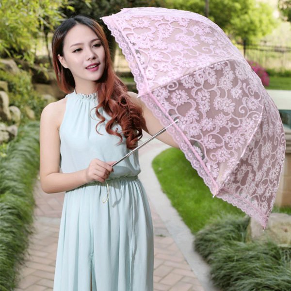Девушка с кружевным зонтом