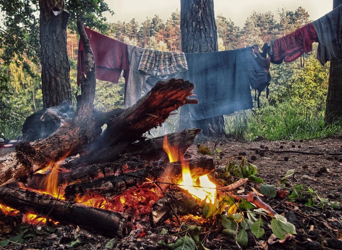 как высушить одежду над огнем