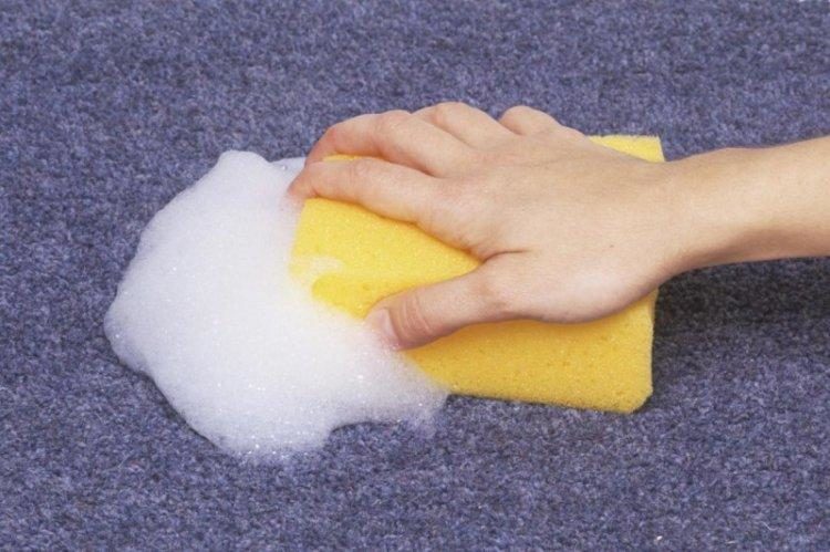 Как почистить ковер мыльным раствором в домашних условиях