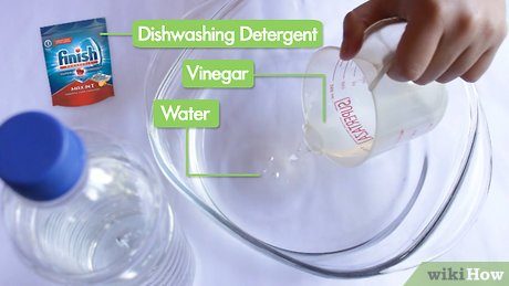 Изображение с названием Clean Windows With Vinegar Step 1