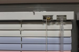 Как снять шторы - разборка вертикальной и горизонтальной систем