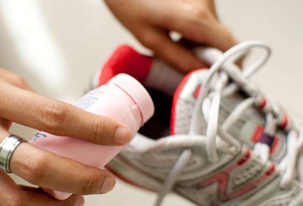 Как использовать дезодорант для обуви своими руками?
