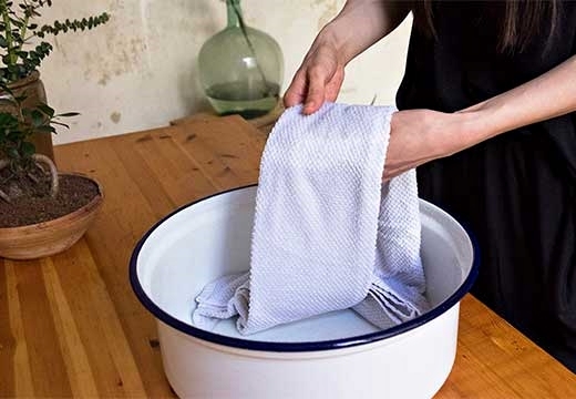 Как отбелить кухонные полотенца в домашних условиях, не кипятя их?