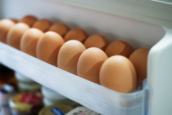 Как проверить свежесть яиц