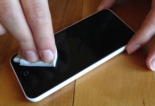 Как удалить царапины с экрана мобильного телефона?