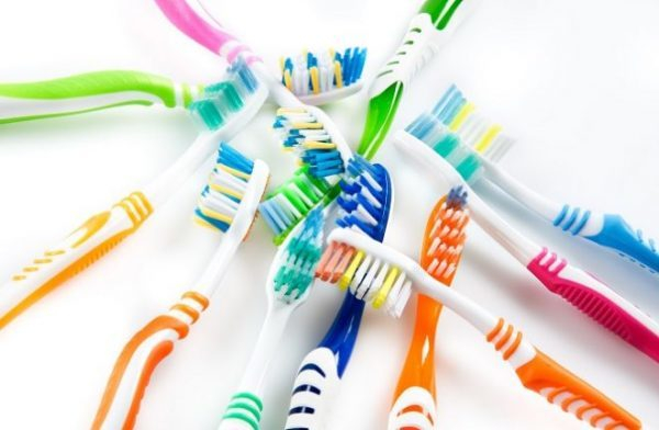 Что можно сделать со старыми зубными щетками своими руками: детские поделки, использование для чистки и ухода за телом