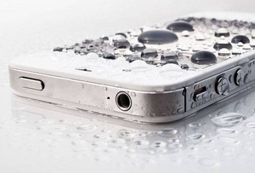 Что нельзя делать, если телефон упал в воду и как спасти гаджет?