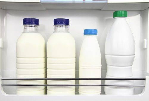 Как долго можно хранить молоко и где лучше всего его хранить?