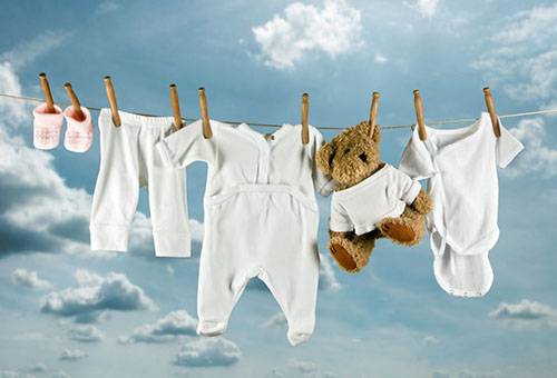 Вещи новорожденному стираем порошком, мылом, на машинке, своими руками... Что лучше?