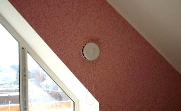 Обеспечение вентиляции в квартире: устройство и виды приточной арматуры