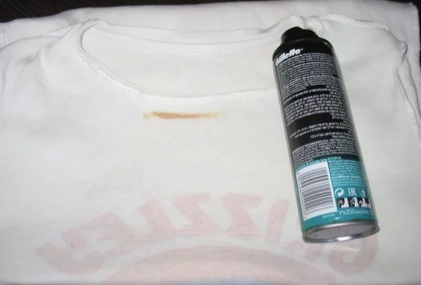 Как быстро и качественно удалить тональный крем с одежды?