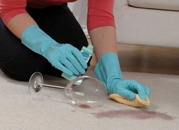 Как и чем чистить ковролин в домашних условиях прямо на полу: сухая, влажная и пенная уборка, народные средства