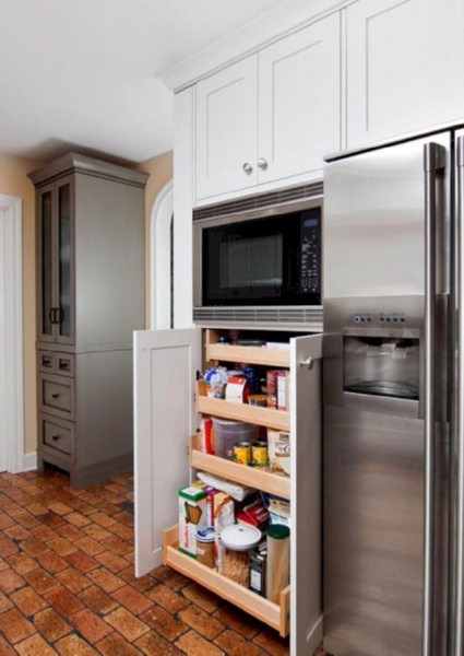 Можно ставить микроволновку на холодильник или нет: мифы и реальность