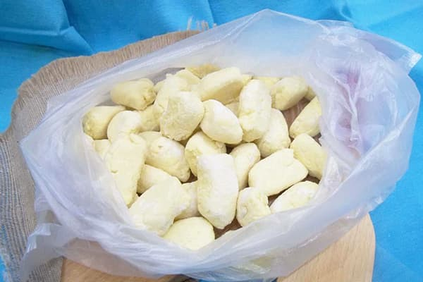 Ленивые сырные заготовки для ньокки: можно ли заморозить их в морозильной камере?