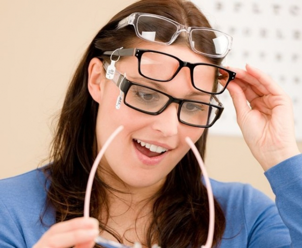 Как правильно мыть очки и чего нельзя делать, чтобы не повредить линзы и оправу