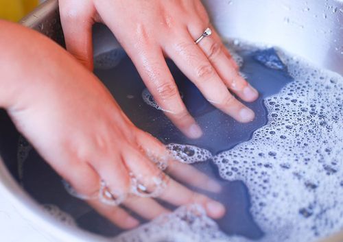 Как стирать в стиральной машине с хозяйственным мылом: беречь детали устройства от повреждений