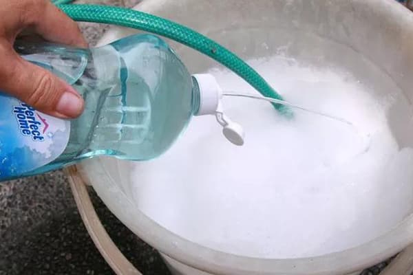 Как быстро и легко помыть москитную сетку?