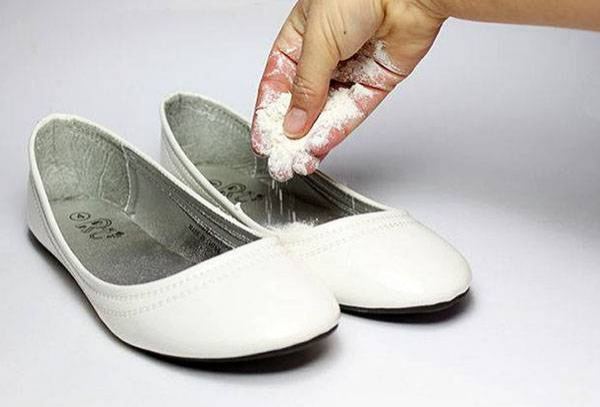 Как использовать дезодорант для обуви своими руками?