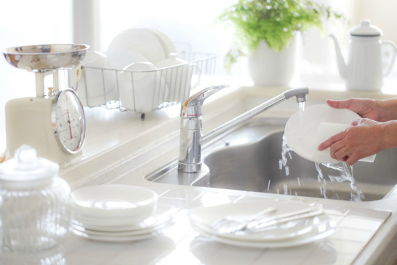 Как сделать моющее средство своими руками: простые рецепты мытья посуды, стирки белья, уборки на кухне