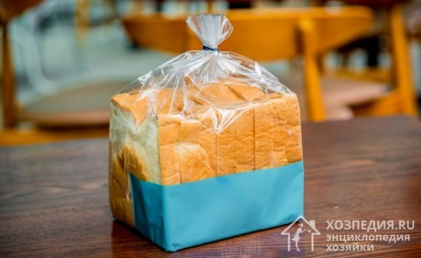 хлеб можно хранить в холодильнике и морозильной камере до тех пор, пока он остается холодным