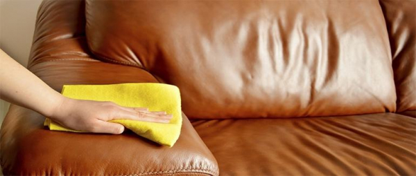 Домашняя чистка кожаного дивана: описание 7 основных правил