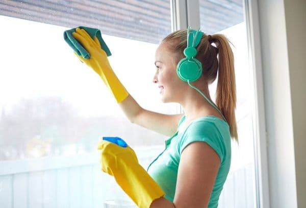 Что вы можете делать во время уборки в квартире? Спасение от скуки найдено