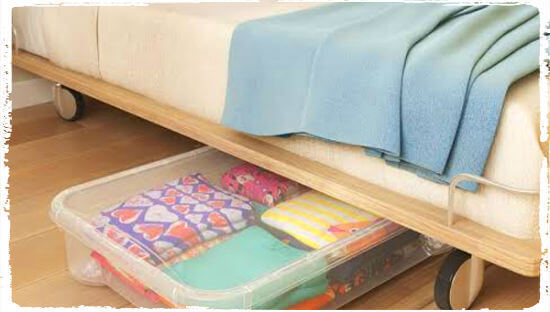Как красиво и компактно сложить одеяло и подушку в шкафу: 2 способа