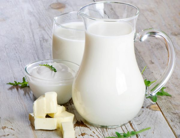 Как проверить качество и натуральность коровьего, козьего и сухого молока в домашних условиях