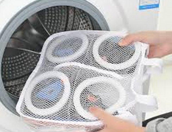 Как постирать пинетки и сапоги в стиральной машине и оно того стоит