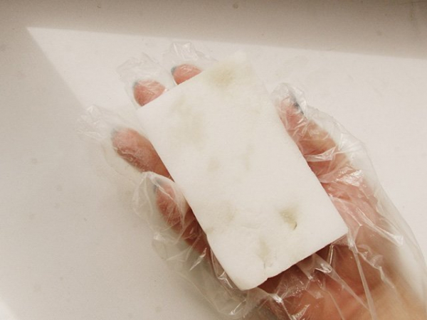 можно ли мыть акриловую ванну меламиновой губкой: плюсы и минусы использования абразива