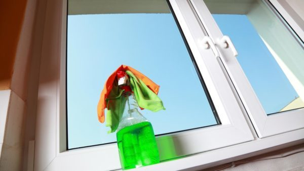 Почему нельзя мыть окна на солнце - 4 основные причины