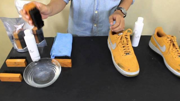 Как стирать замшевые кроссовки от разных видов грязи