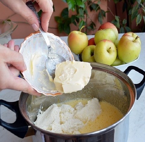Вкусная, ароматная, рассыпчатая яблочная манна: рецепты на любой вкус