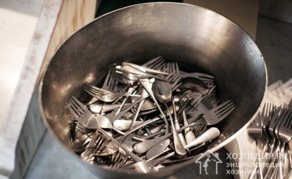 Как почистить вилки и ложки из нержавеющей стали в домашних условиях: эффективные способы