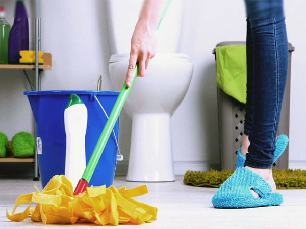 Сначала пылесосите или мыть полы шваброй: как это делать правильно и что лучше