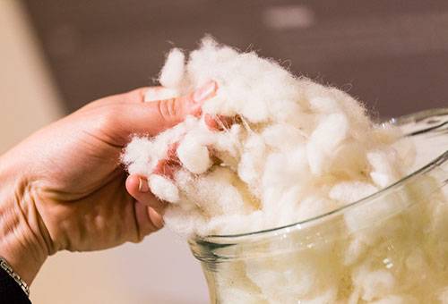 Как постирать одеяла из овечьей шерсти в стиральной машине без потери качества?