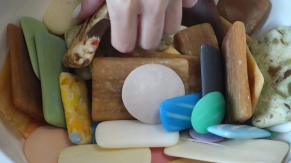 Как сделать мыло из остатков в домашних условиях своими руками - пошагово на производстве недорогого мыла