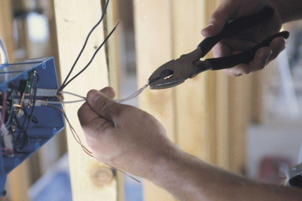 Электропроводка в квартире своими руками: ремонт и монтаж проводки с нуля