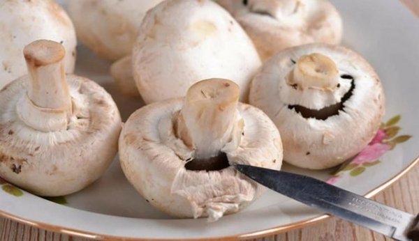 Как чистить грибы перед жаркой, варкой, варкой?
