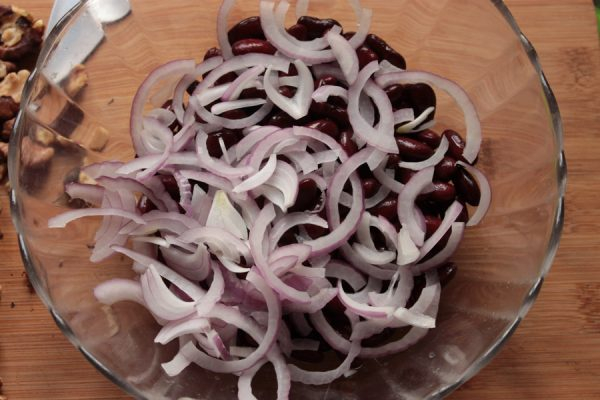 Удивительный тбилисский салат: приготовьте яркое блюдо с насыщенным вкусом