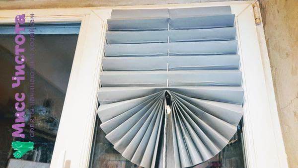 В домашних условиях легко повторить: рулонные шторы из обоев своими руками