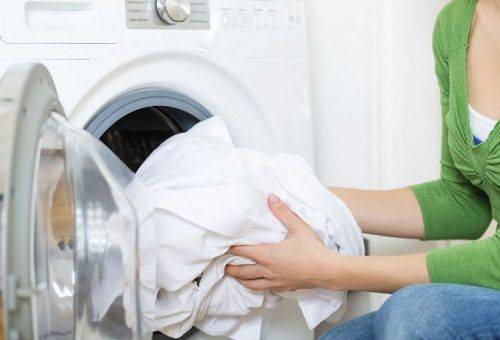 В чем и при какой температуре следует стирать постельное белье в стиральной машине?