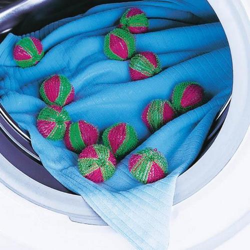Шарики для стирки пуховых одеял в стиральной машине: виды, плюсы и минусы
