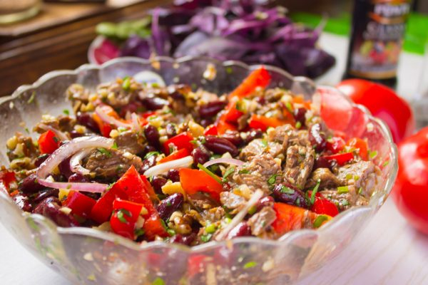 Удивительный тбилисский салат: приготовьте яркое блюдо с насыщенным вкусом