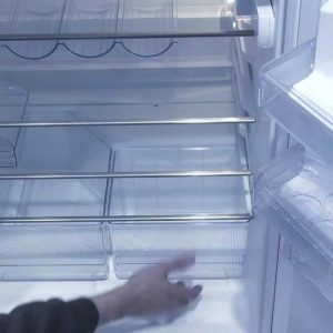 Почему протекает холодильник: причина и что делать?