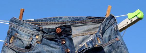 Как правильно постирать джинсы и не испортить их