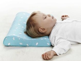 В каком возрасте ребенку нужна подушка для сна