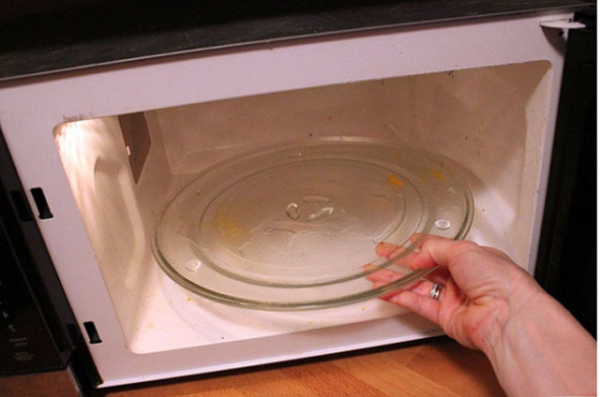 Как и чем отмыть микроволновку от жира внутри ???? в домашних условиях: чистка лимоном, содой, уксусом и другими средствами